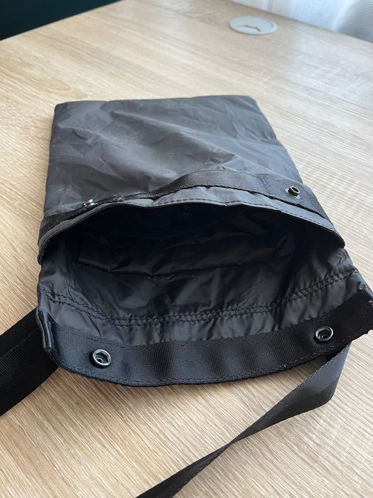 Чанта ARKET - черна