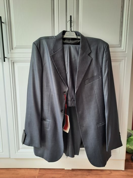 Продам новый костюм