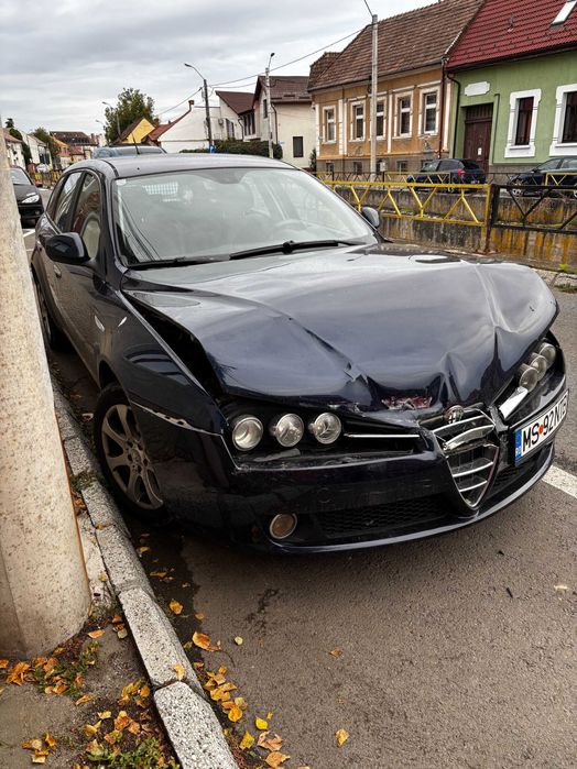 Alfa Romeo 159 1.9 JTDm 8v – Lovită față, motor bun – 211.565 km