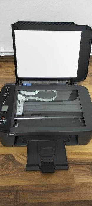 Vând imprimanta Canon Pixma