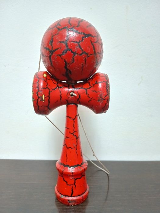 Vând kendama folosită