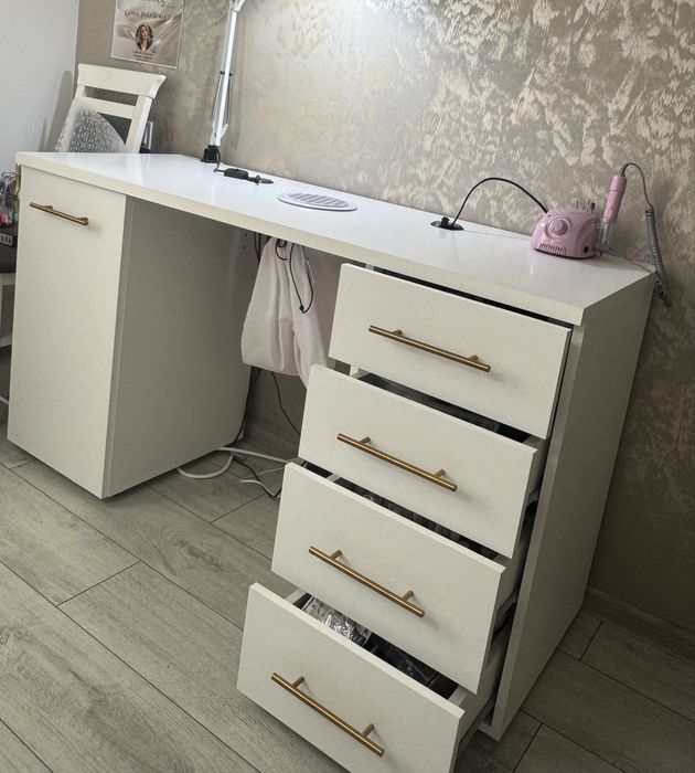 Vand masa manichiura cu aspirator incorporat