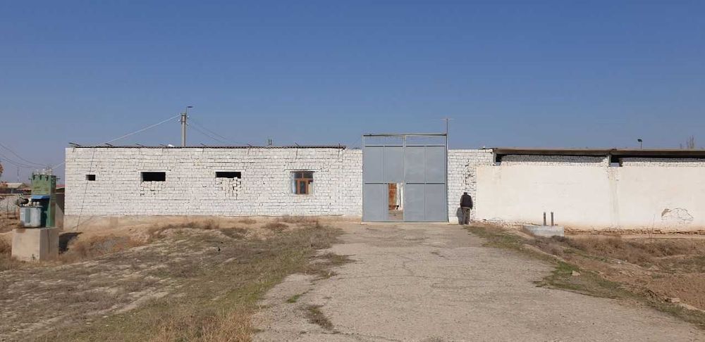 Нотурар бино сотилади , ер майдони 40.07 сотих.