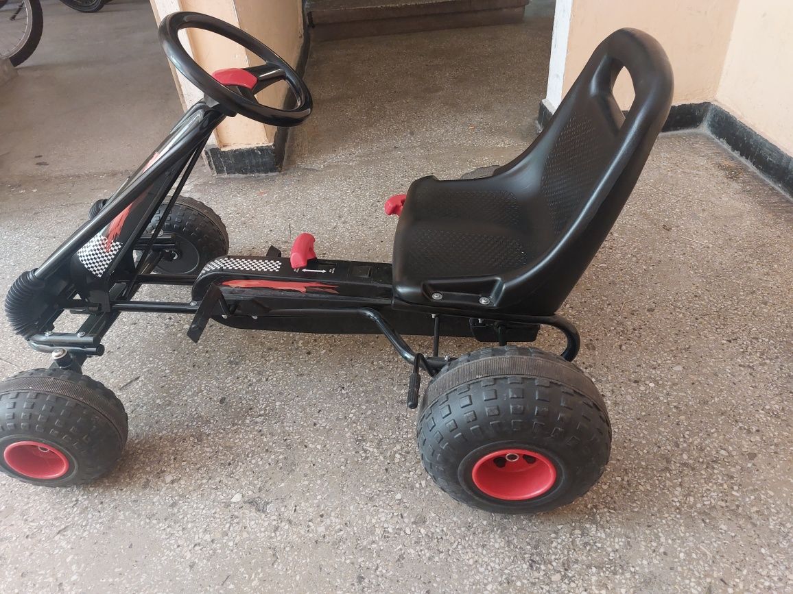 Kart cu pedale pentru copii