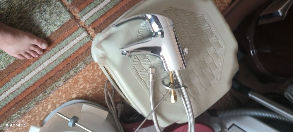 Душ батерии 2 бр.Грое в добро състояние..Подходящи за мивка  и душ.