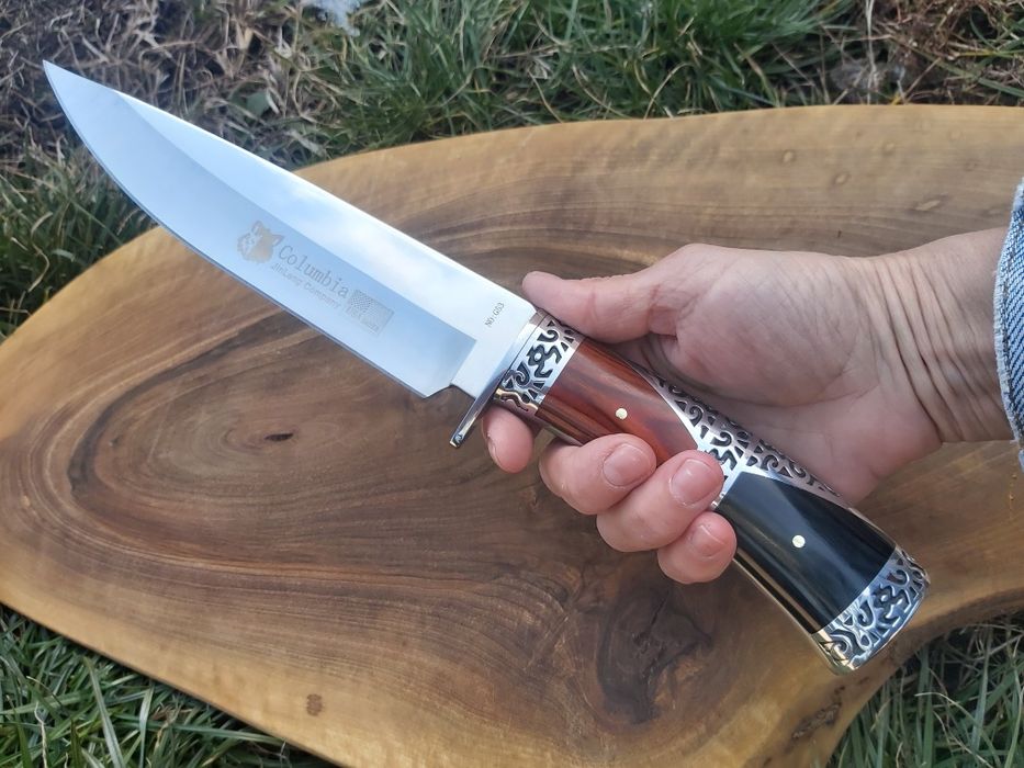 Масивен ловен нож Columbia с полутвърда текстилна кания