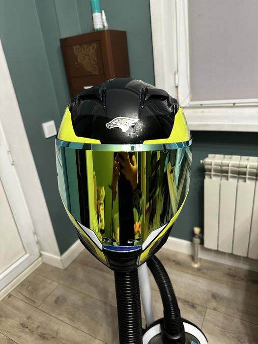 Продам мотошлем б/у состояние отличное.