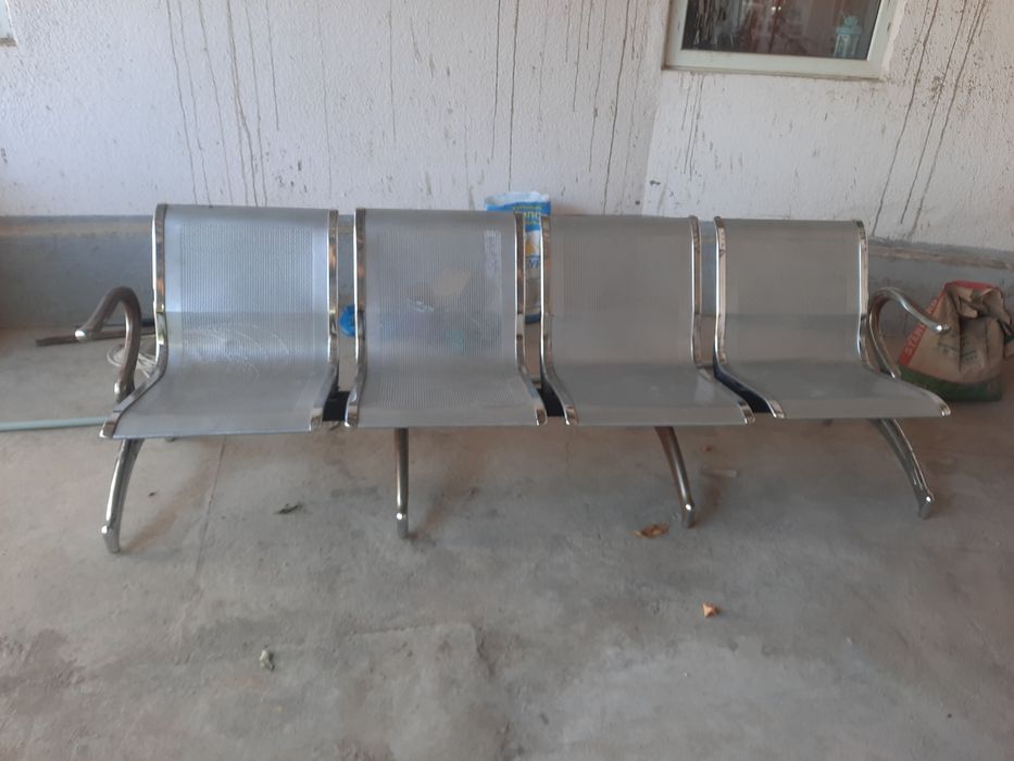 Продам металлический скамейку   мощный надёжный б/у