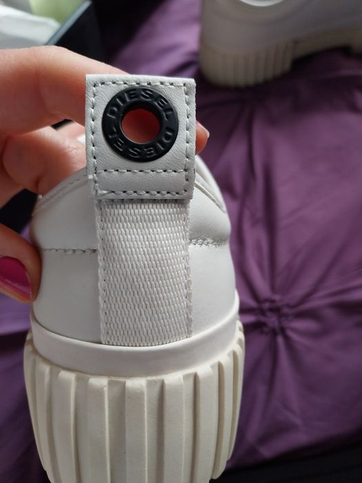 Tenesi piele Diesel marimea 38,5