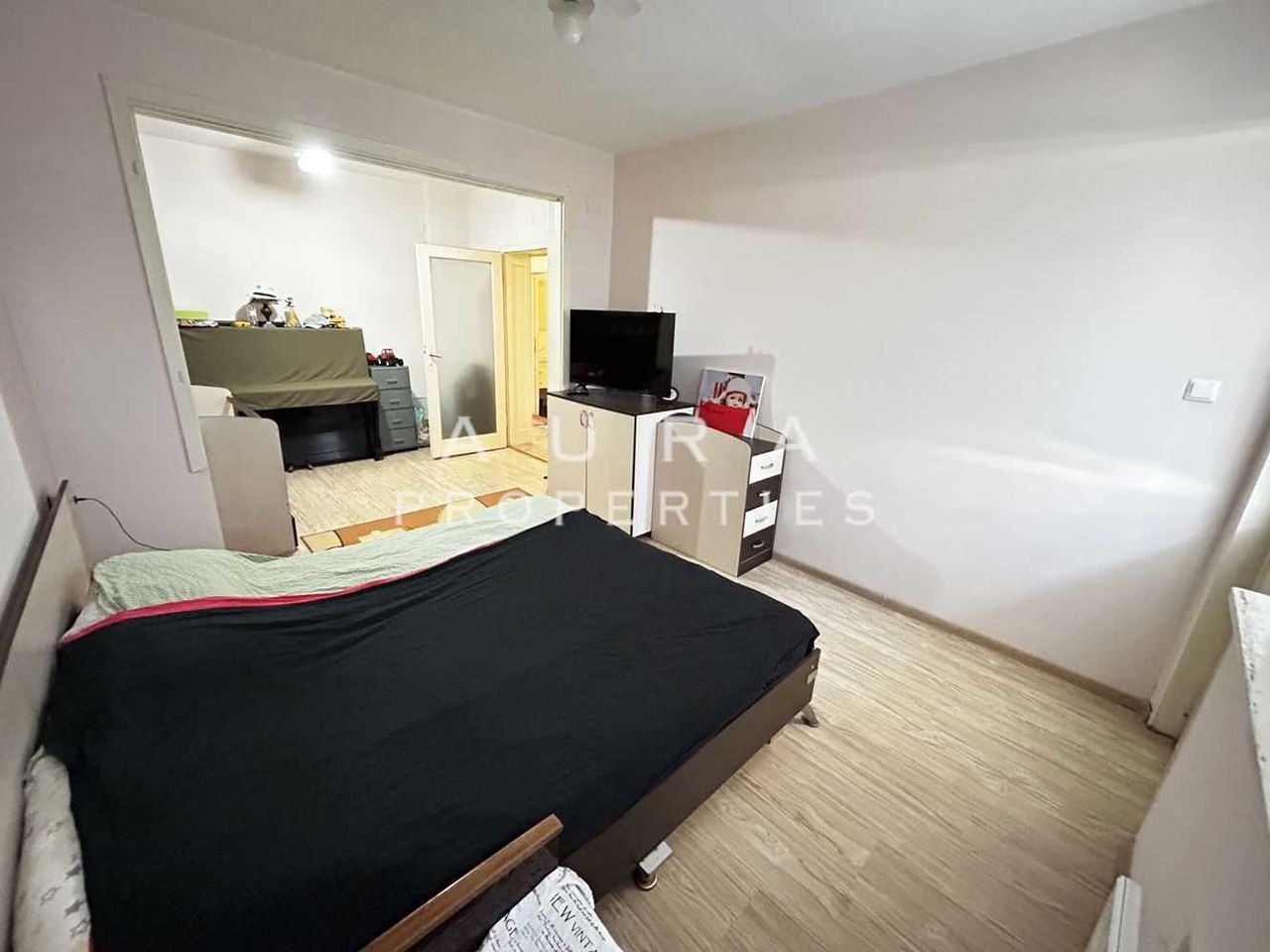 Продава се Двустаен апартамент в Разград, Център - 73 кв.м за 1293 €/кв.м - Снимка #2