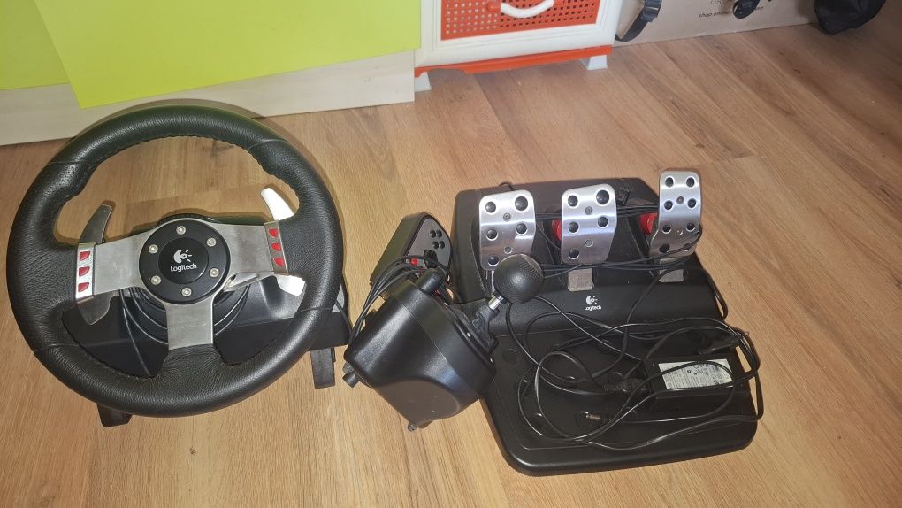 Продавам Logitech G27