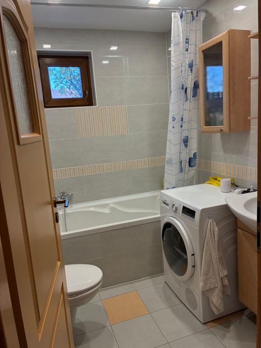 Vând apartament 4 camere centru civic etaj 1