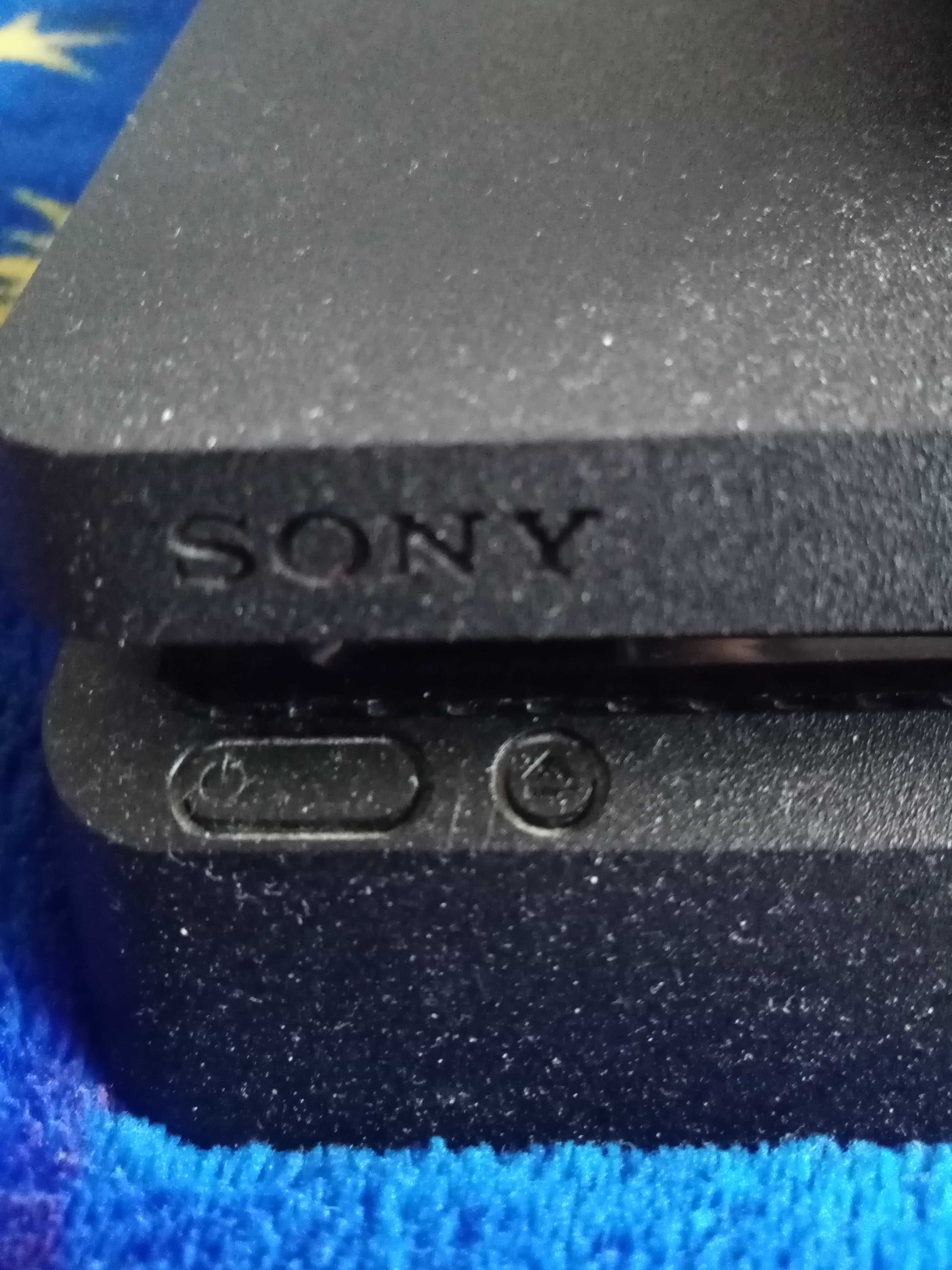 Vând PlayStation 4