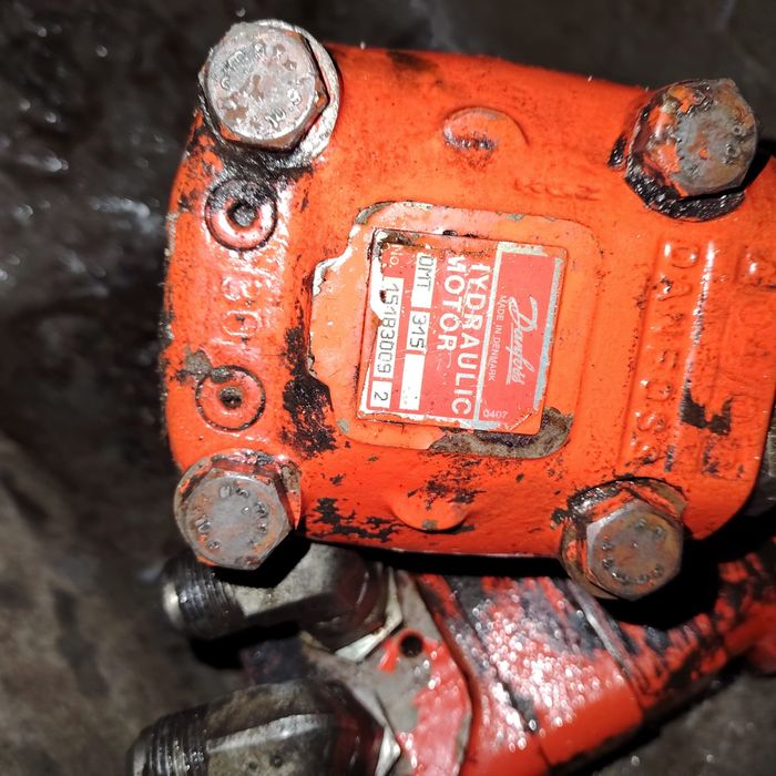 Vând pompa/reductoare