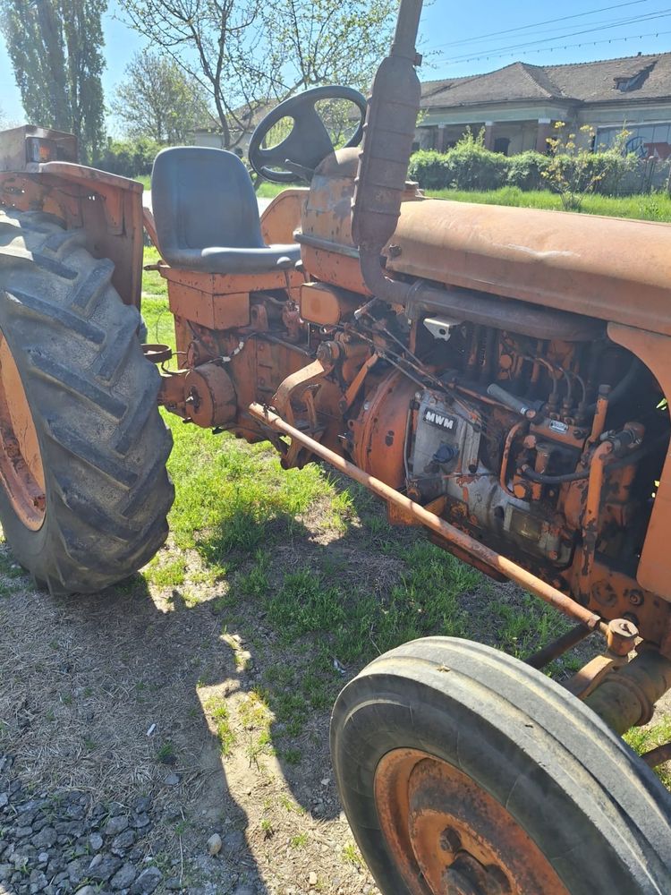 Tractor agricol renault