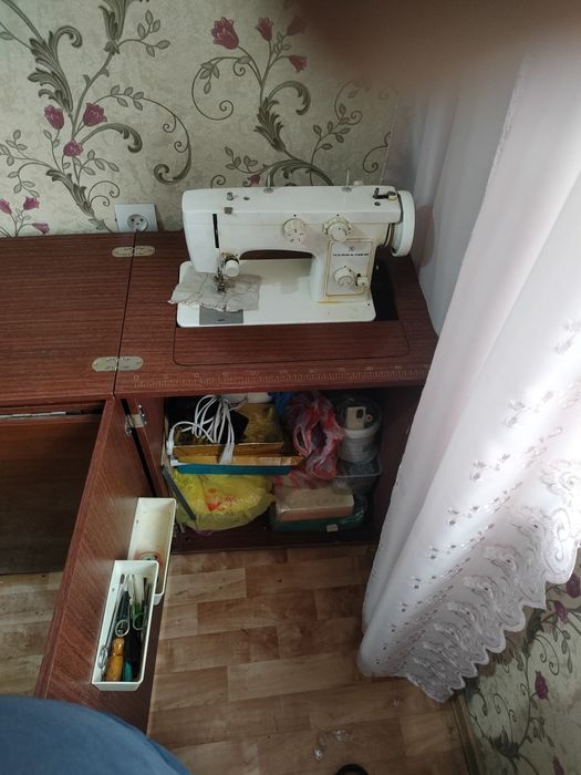 Швейная машина Чайка 142 М