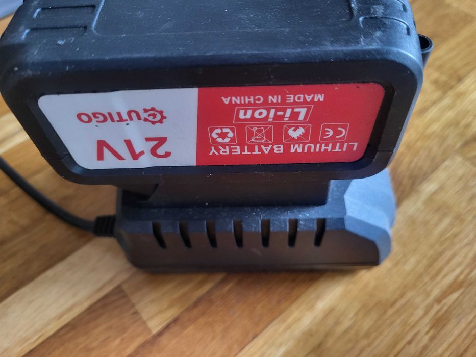 Acumulator si incarcator 21V, 4Ah motocoasa electrica OUTIGO