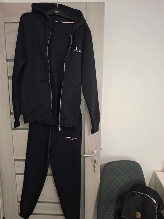 Vând Trening Tommy Hilfiger