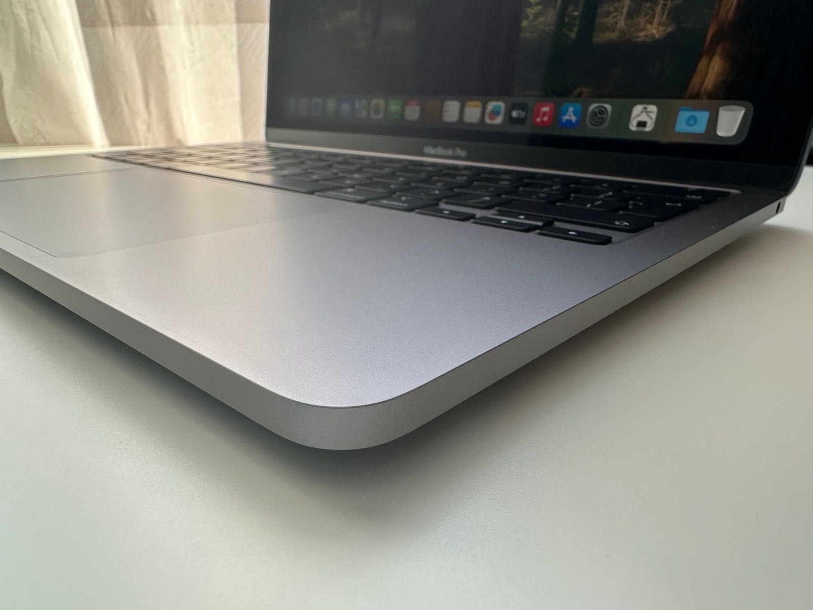 MacBook Pro 13” M2 (2022) – 8GB / 256GB SSD / 10-core GPU – Като Нов