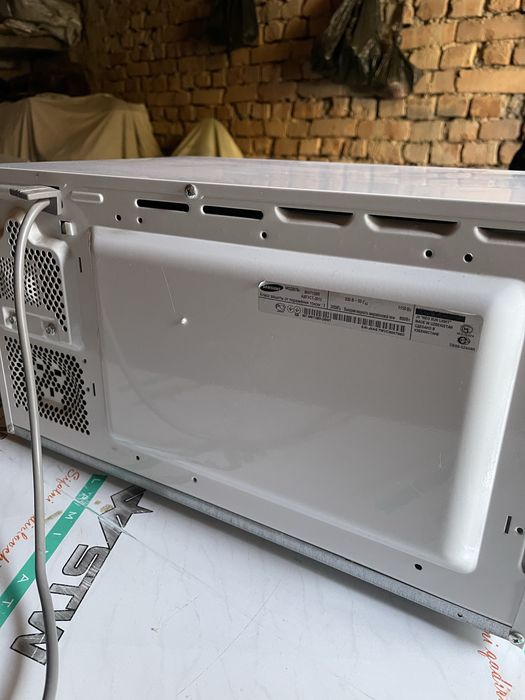 Продаётся Микроволновая печь Samsung MW712BR