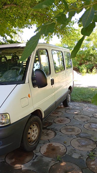 Fiat Ducato 2,2, alb in 4 uși in stare buna