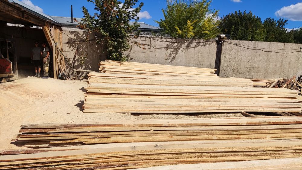 Обрешетка обрезная размеры 8;14;17;19 по ширине так же стропила балки