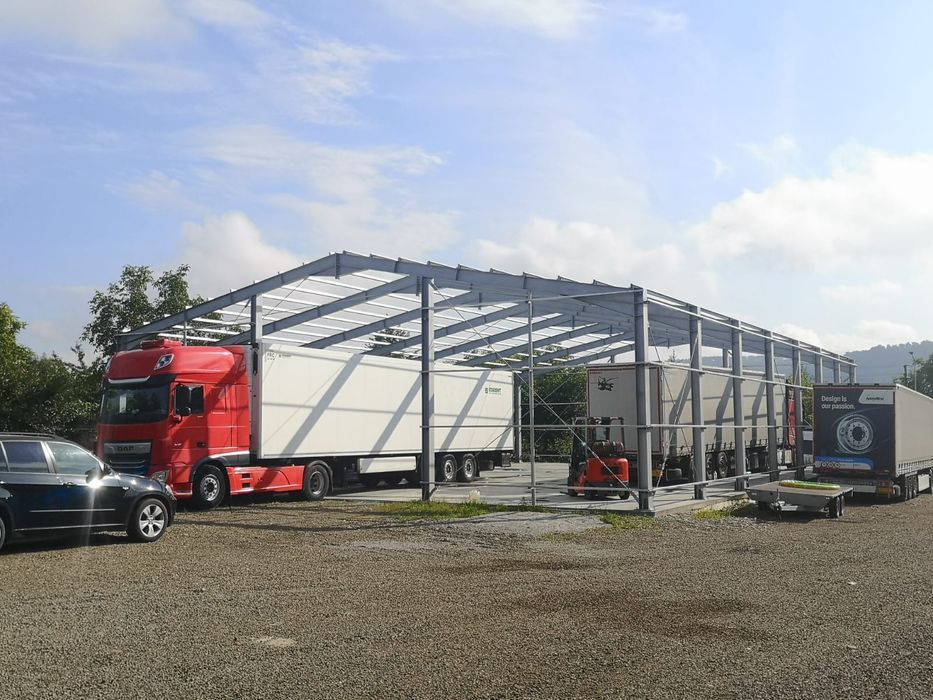 Vand hala pe structura metalica invelita cu panouri sandwich sau tabla