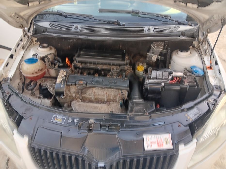 Vând skoda fabia 2010