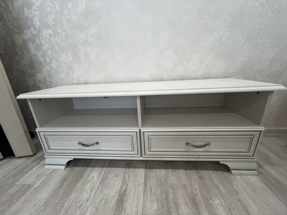Срочно продается тумба под ТВ Евромебель