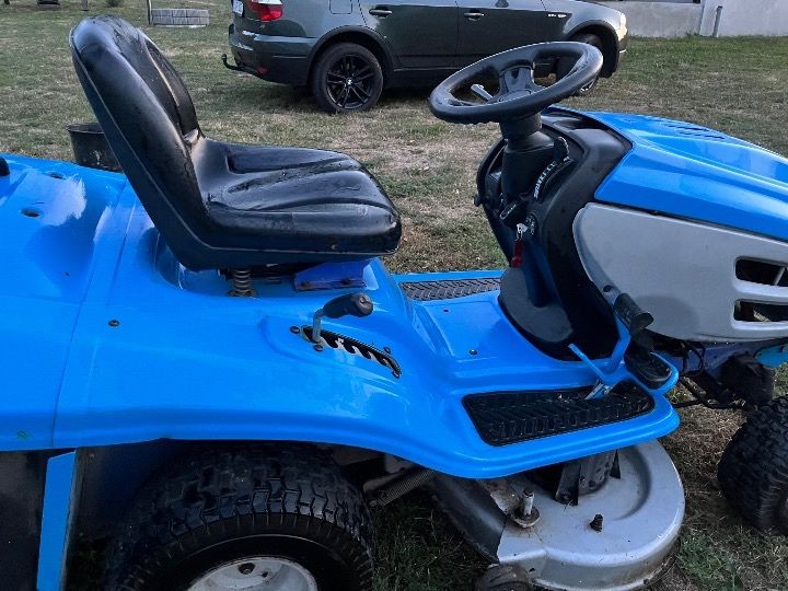 Tractoraș de gazon Iseki- 20cp