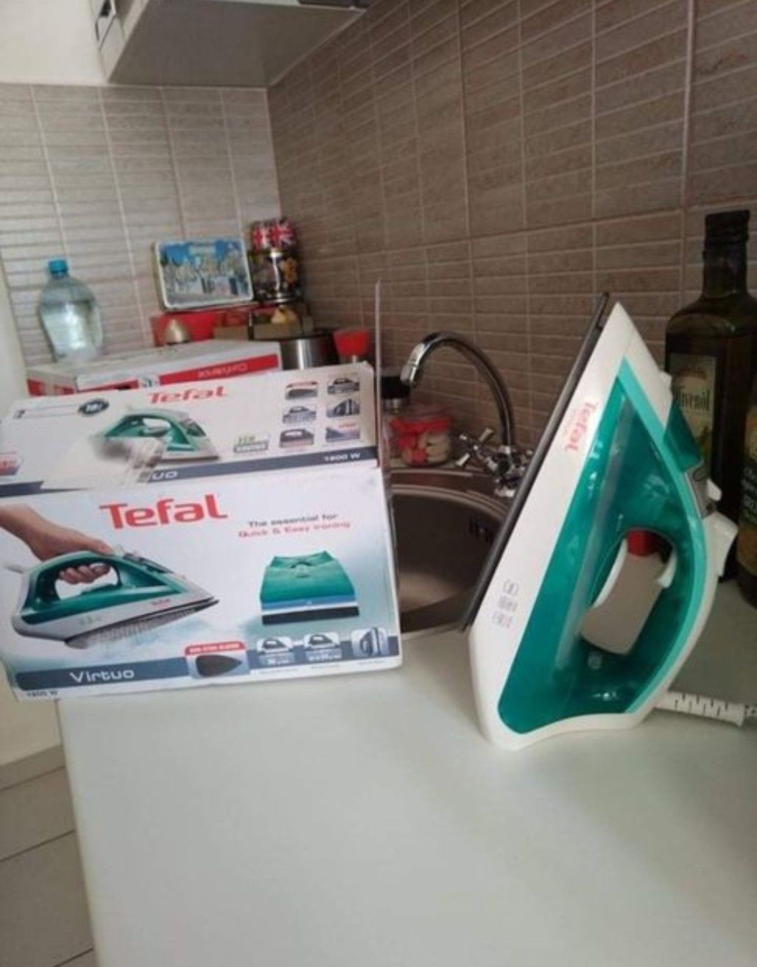 Vând fier de călcat Tefal, talpă de ceramica, produs de calitate,nou