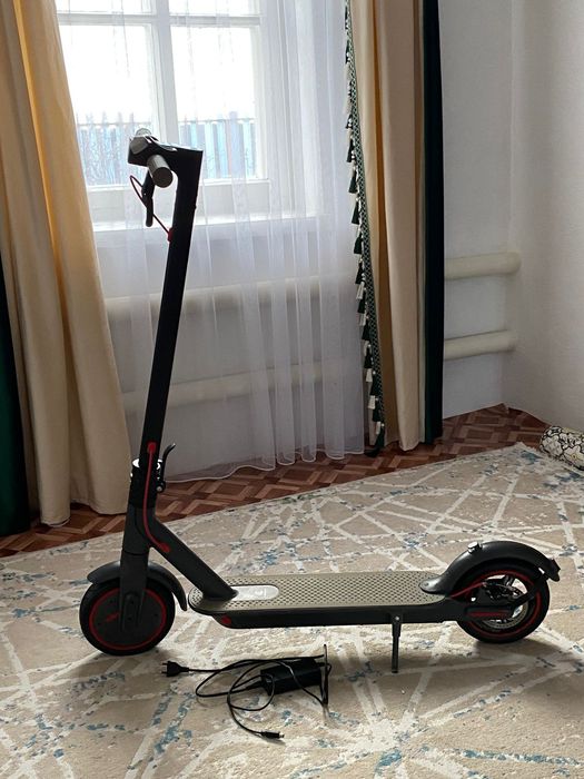 б/у электро самокат.В хорошем состоянии.