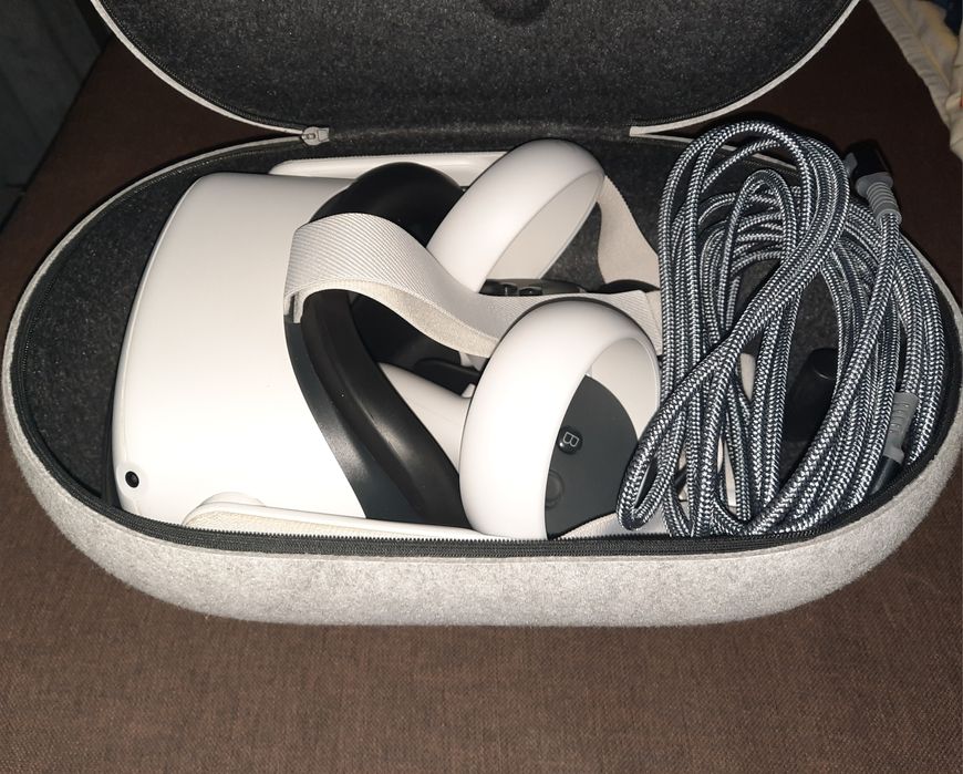 Meta Quest 2 VR + Travel Case