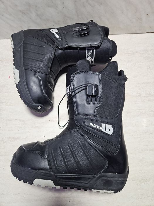 Boots 110 buti placa snowboard Burton   mărimea  38 ( 24  cm) .