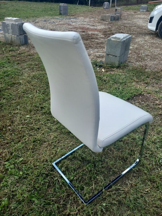 Scaune imitație piele alba