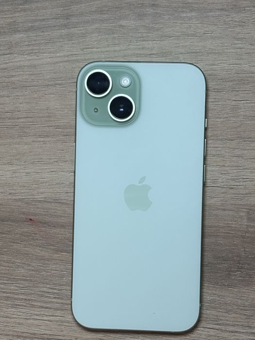 Комплект iphone 15 128 GB зелен и  apple watch SE V2