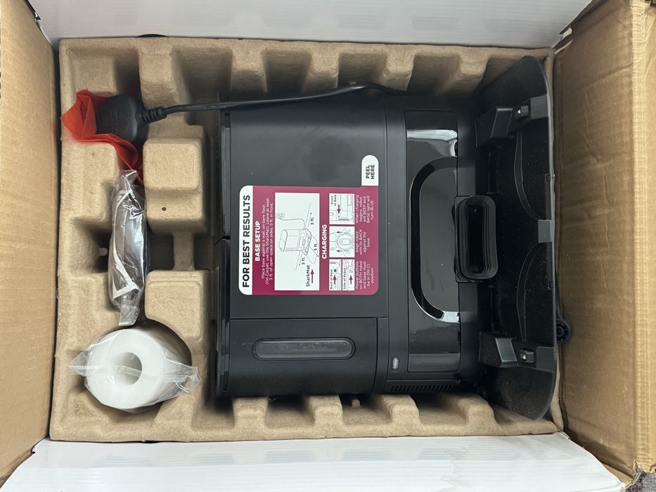 Aspirator Robot Shark iQ cu statie de golire