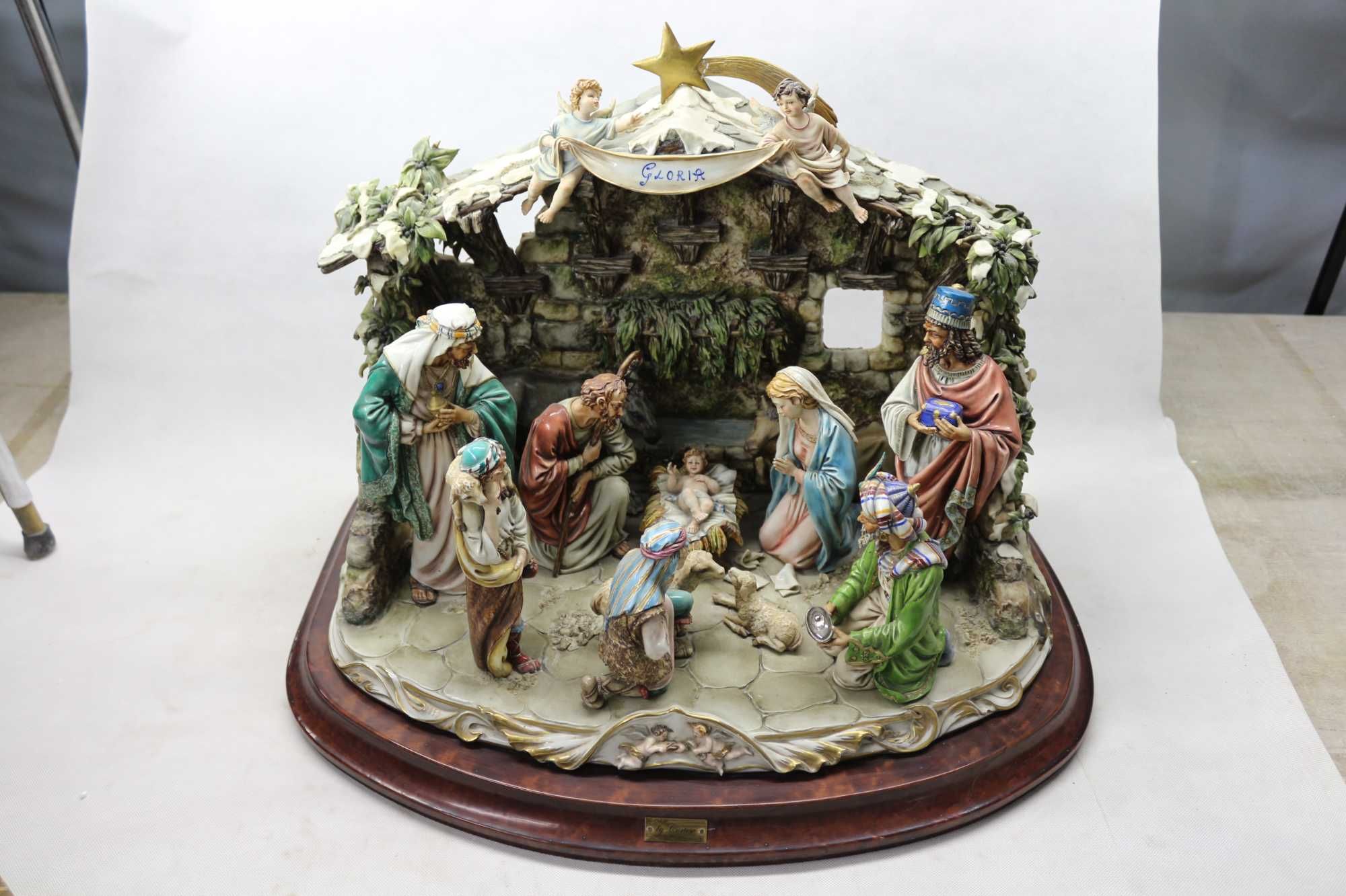 Статуэтка из фарфора Рождение Христа Capodimonte Италия