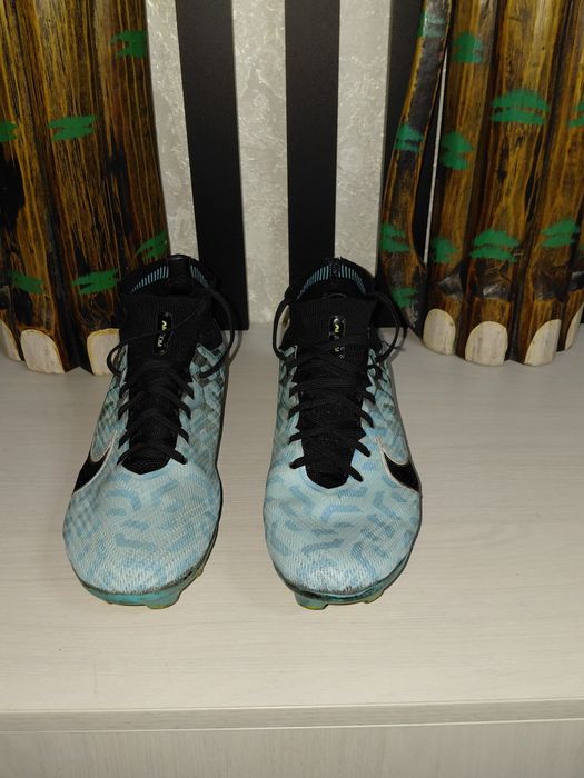 Футбольные бутсы, шиповки