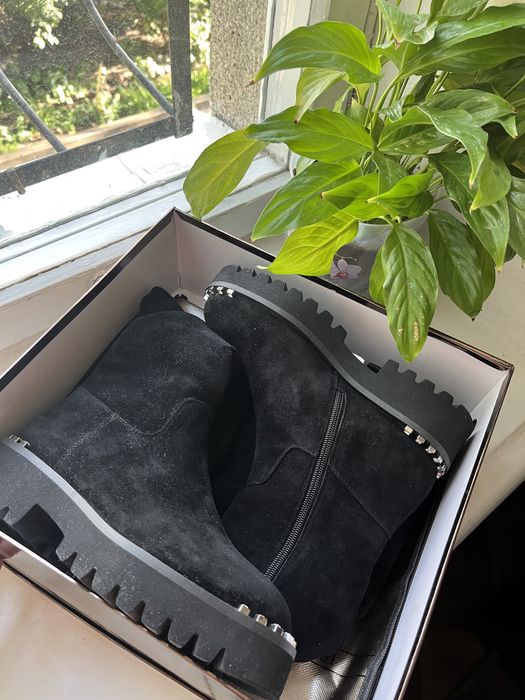 Абсолютно новые Сапоги из натуральной замши