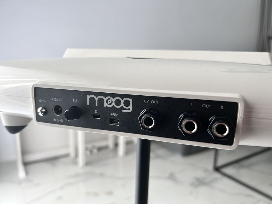 Theremin Moog Sintetizator monofonic digital (NOU)