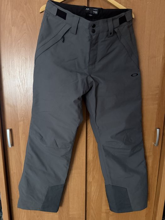 Costum ski/snowboard Oakley marimea M purtat 7zile ca nou