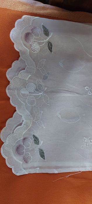 Perdea brodata cu model