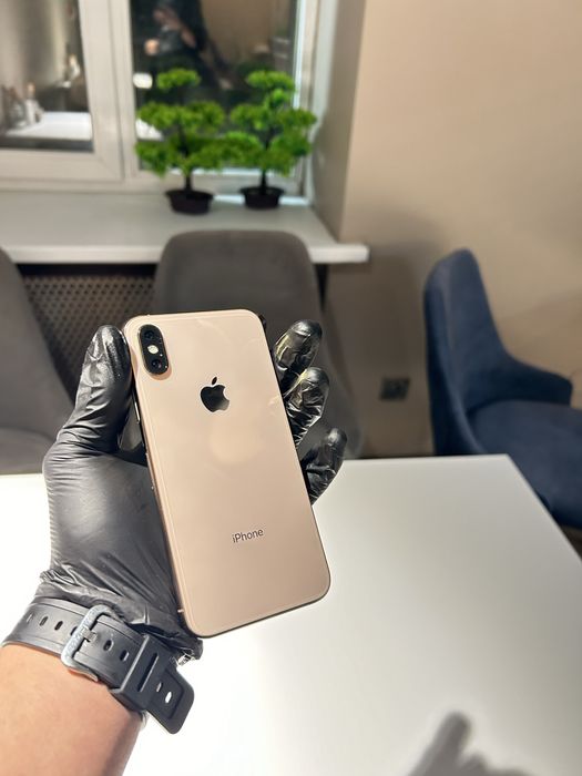 Продам iPhone Xs