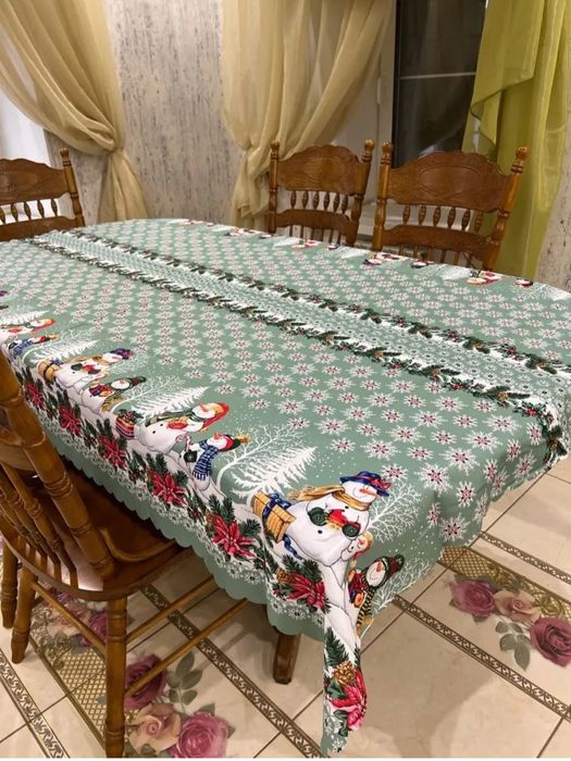 Продам новогоднюю скатерть.Отличный подарок к новому году