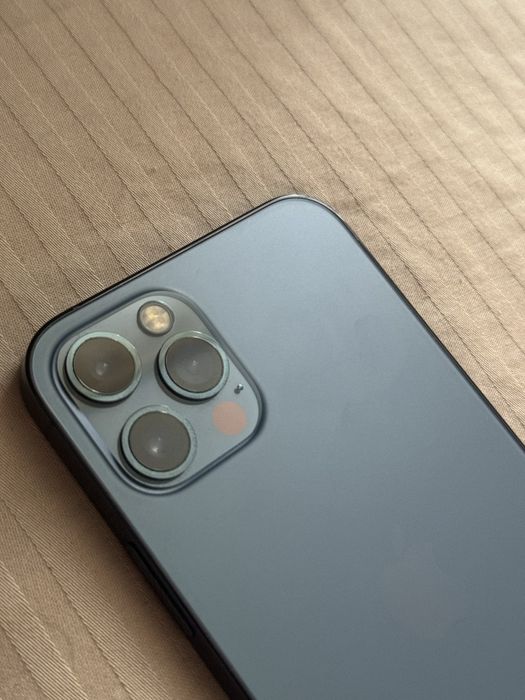 Телефон iphone 12 pro