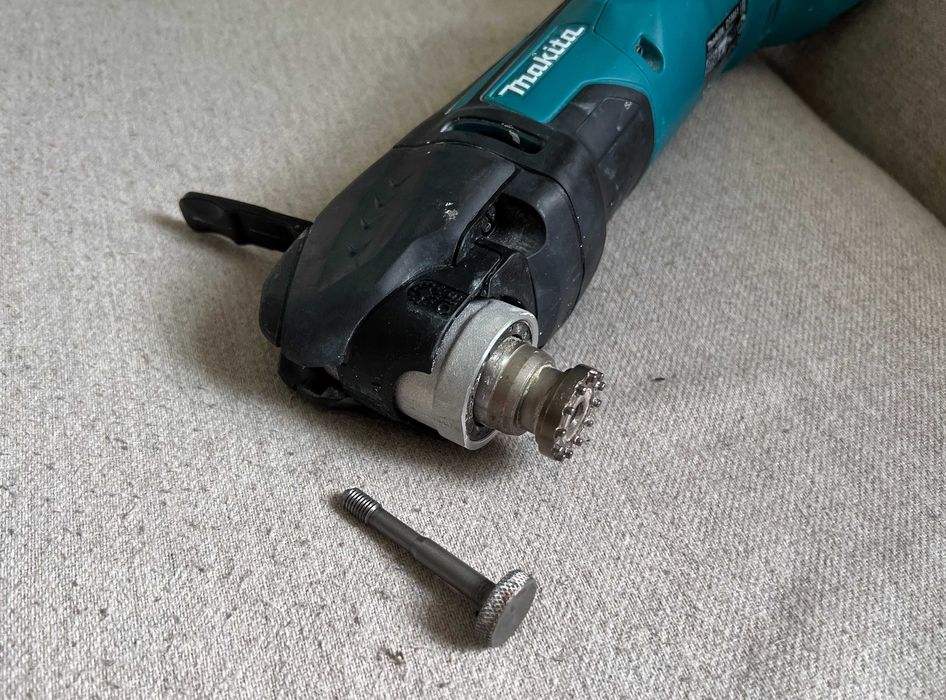 Masina unghiulara multifunctionala Makita  DTM51 pe 18V