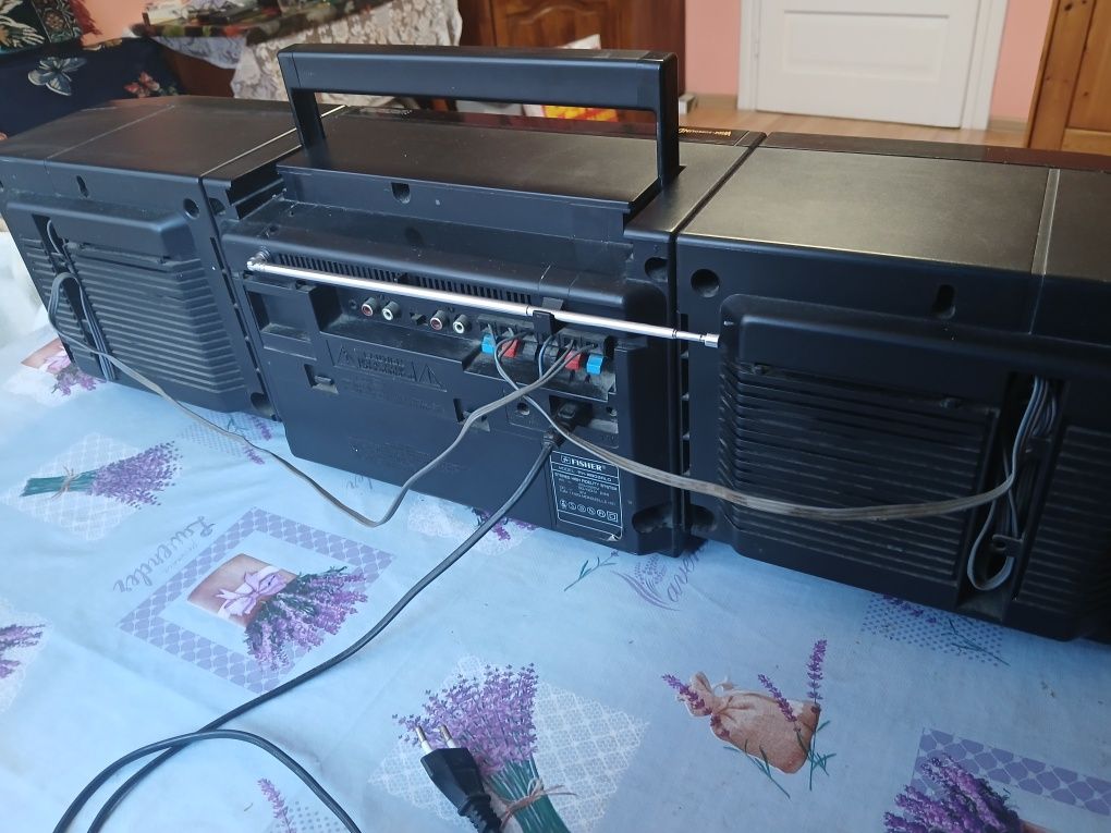 Vând radio Fisher
