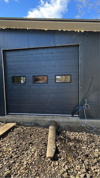Usa garaj L4000xH4000 gri cu geamuri -NOU!