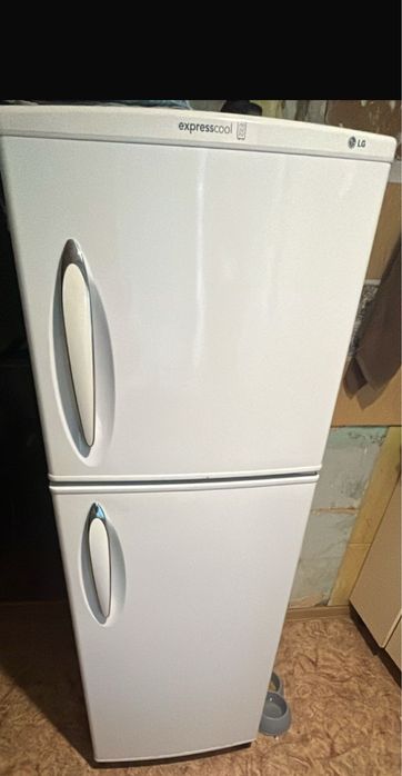 Отдам даром холодильник